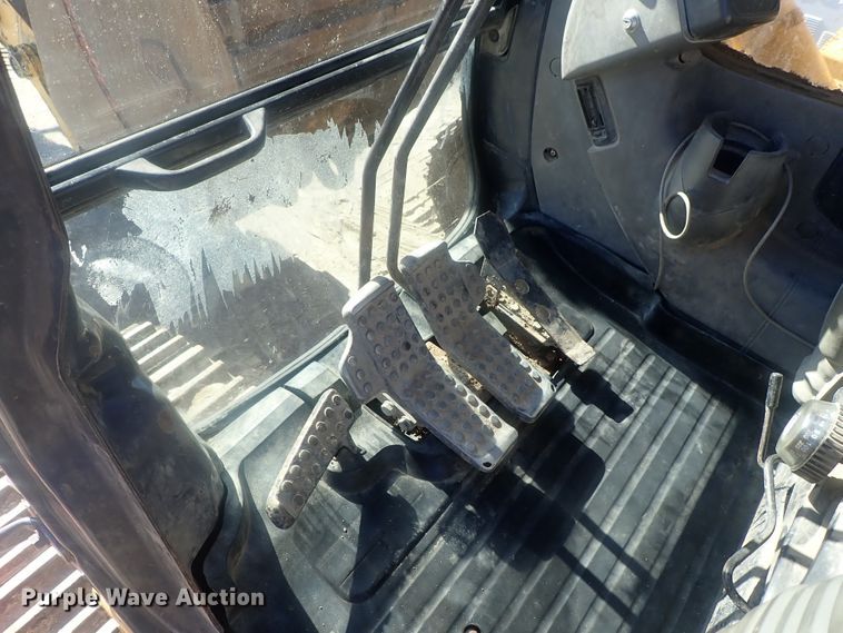 image for item DI7414 2005 John Deere 330C LC  excavator