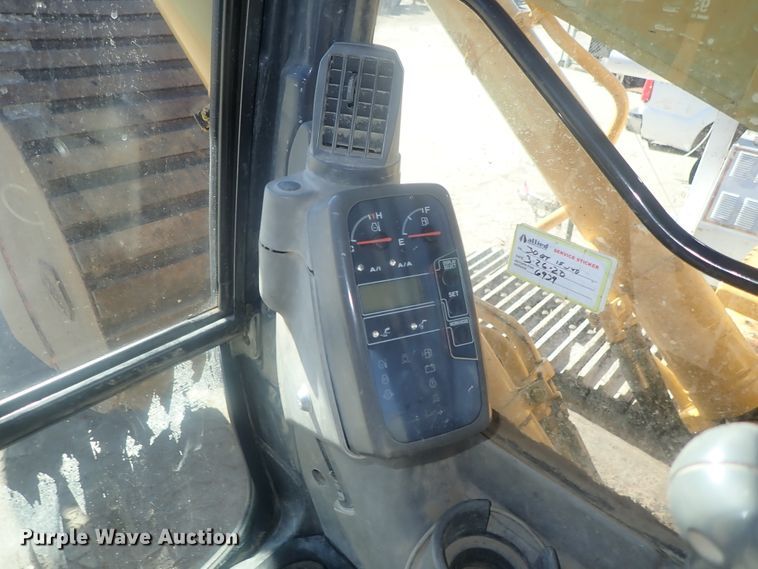 image for item DI7414 2005 John Deere 330C LC  excavator