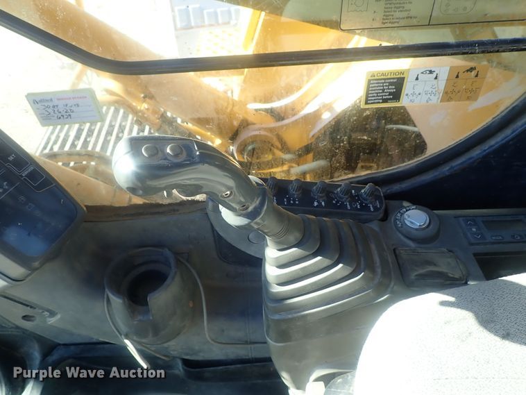 image for item DI7414 2005 John Deere 330C LC  excavator