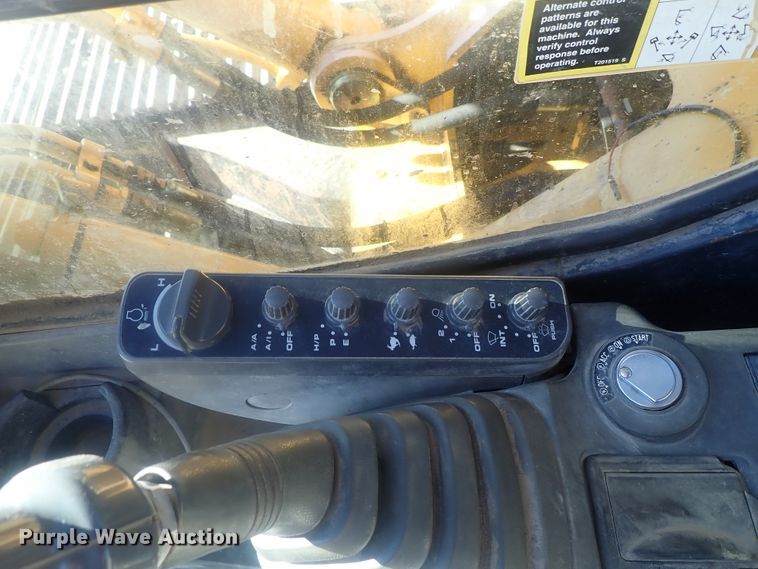 image for item DI7414 2005 John Deere 330C LC  excavator