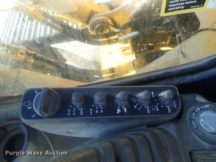 image for item DI7414 2005 John Deere 330C LC  excavator