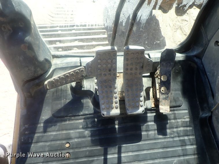 image for item DI7414 2005 John Deere 330C LC  excavator