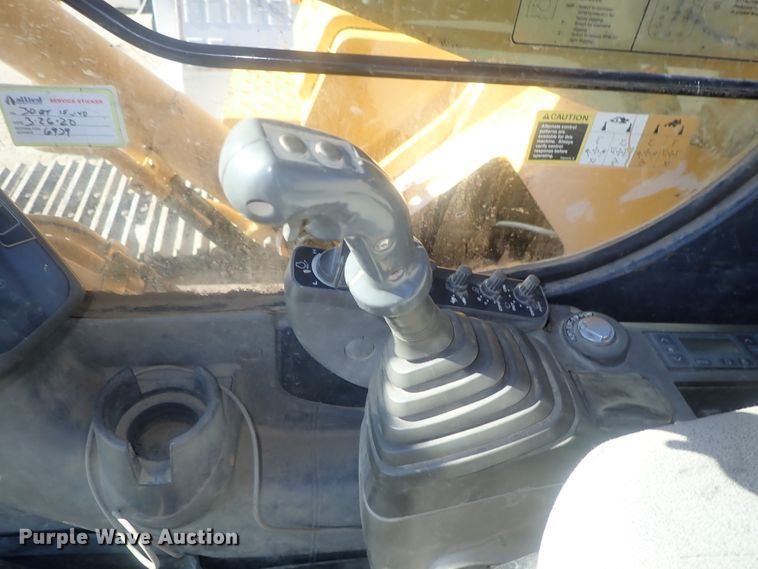 image for item DI7414 2005 John Deere 330C LC  excavator