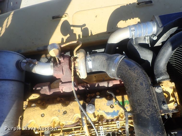 image for item DI7414 2005 John Deere 330C LC  excavator