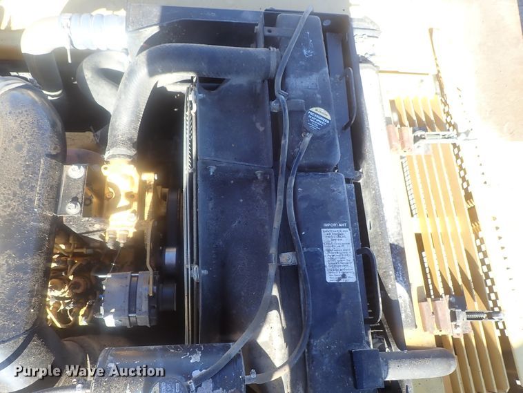 image for item DI7414 2005 John Deere 330C LC  excavator