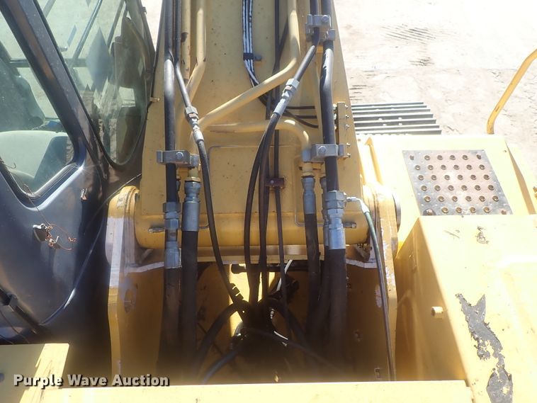 image for item DI7414 2005 John Deere 330C LC  excavator