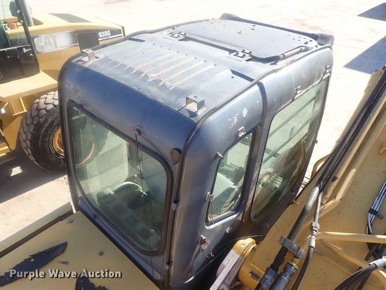 image for item DI7414 2005 John Deere 330C LC  excavator