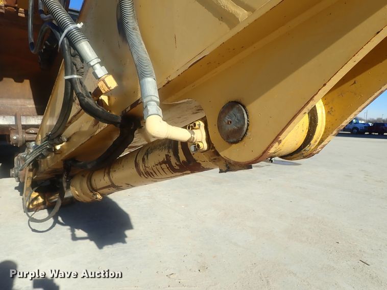 image for item DI7414 2005 John Deere 330C LC  excavator