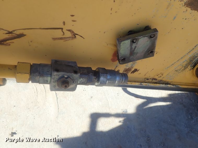 image for item DI7414 2005 John Deere 330C LC  excavator