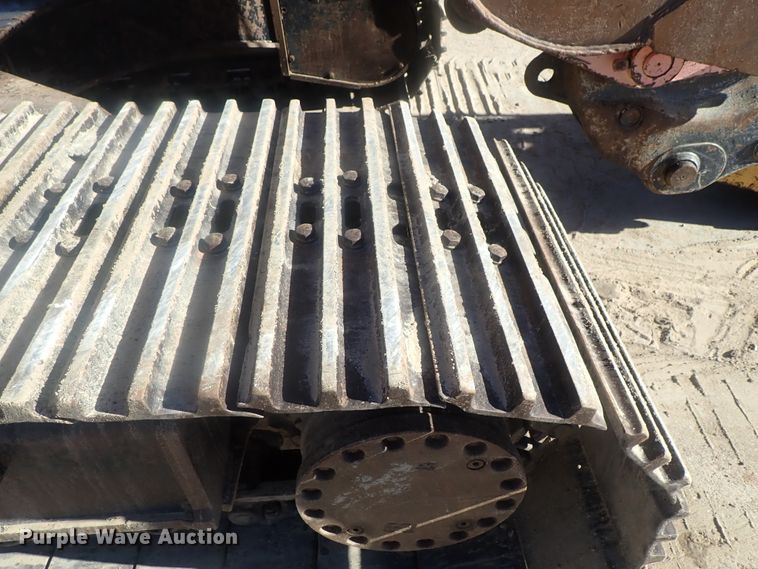 image for item DI7414 2005 John Deere 330C LC  excavator