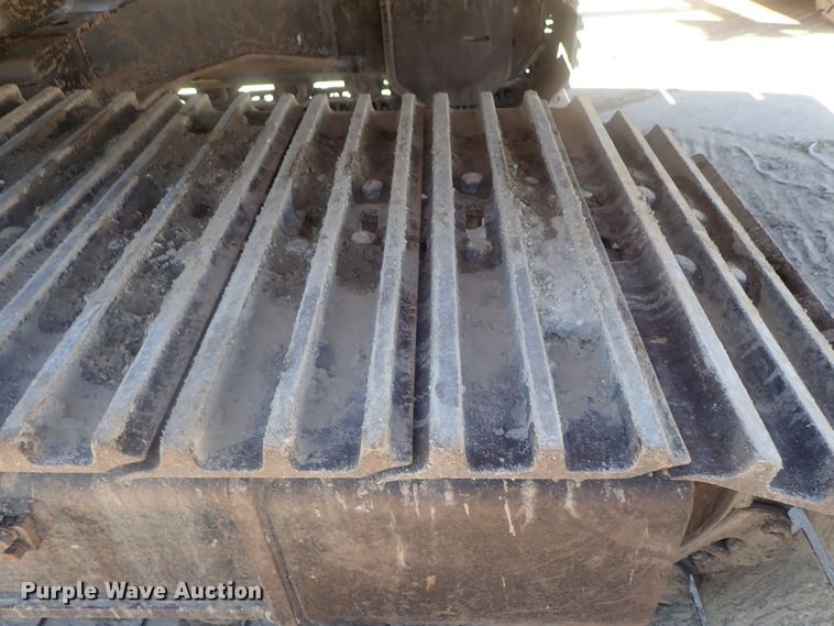 image for item DI7414 2005 John Deere 330C LC  excavator