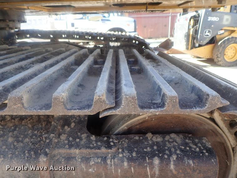 image for item DI7414 2005 John Deere 330C LC  excavator