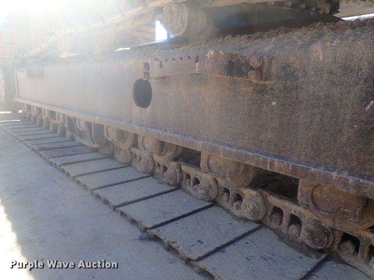 image for item DI7414 2005 John Deere 330C LC  excavator