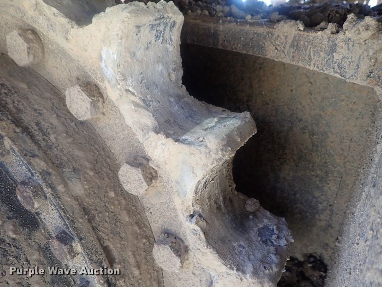 image for item DI7414 2005 John Deere 330C LC  excavator