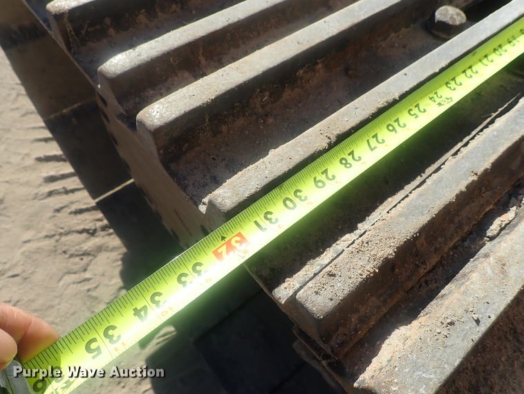 image for item DI7414 2005 John Deere 330C LC  excavator