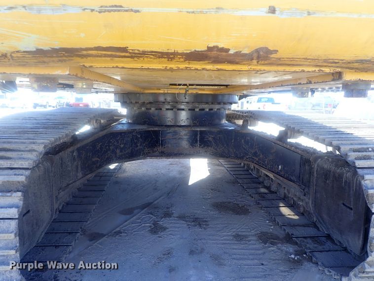 image for item DI7414 2005 John Deere 330C LC  excavator