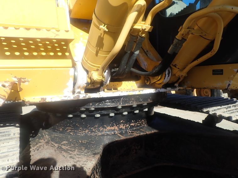 image for item DI7414 2005 John Deere 330C LC  excavator