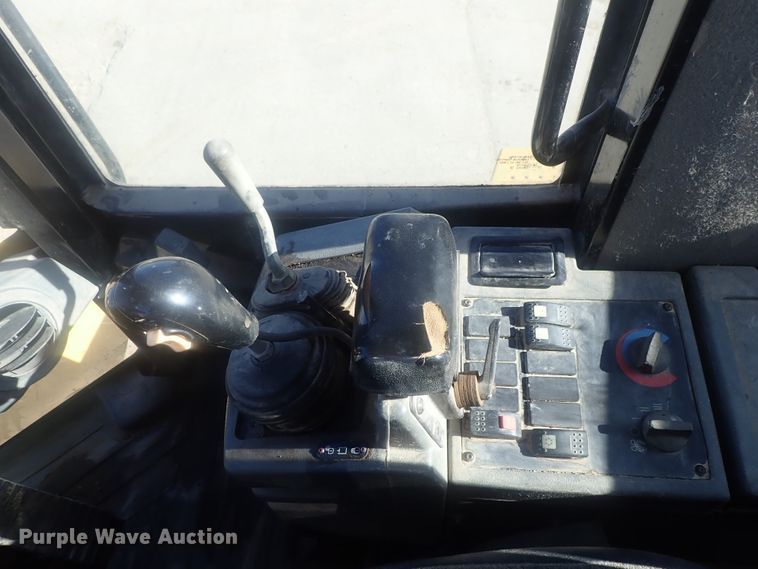 image for item DI7415 2004 Caterpillar 938G  wheel loader