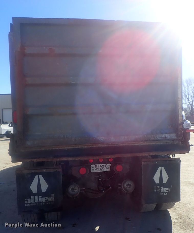 image for item DI7422 2000 Freightliner FL112  dump truck