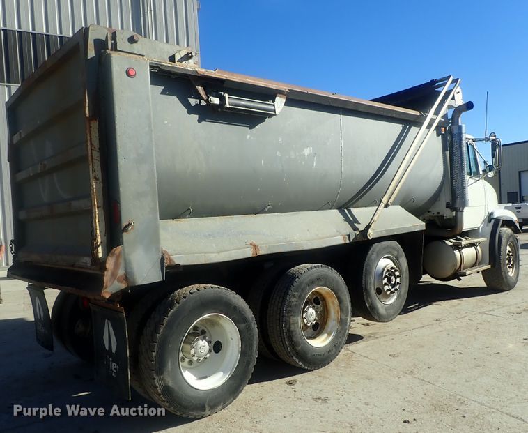 image for item DI7422 2000 Freightliner FL112  dump truck