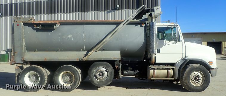 image for item DI7422 2000 Freightliner FL112  dump truck