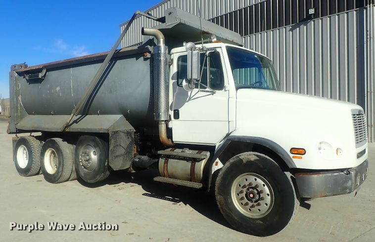 image for item DI7422 2000 Freightliner FL112  dump truck