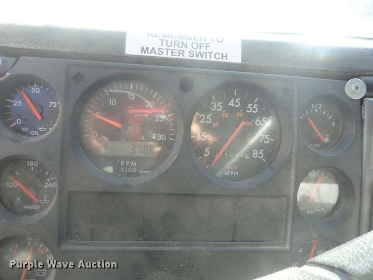 image for item DI7422 2000 Freightliner FL112  dump truck