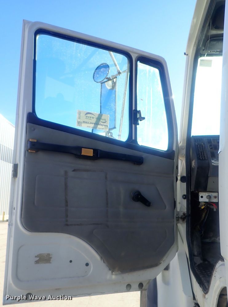 image for item DI7422 2000 Freightliner FL112  dump truck