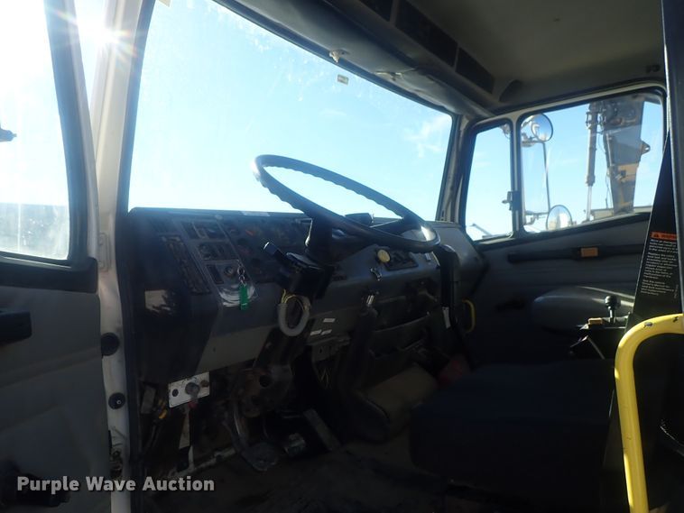 image for item DI7422 2000 Freightliner FL112  dump truck