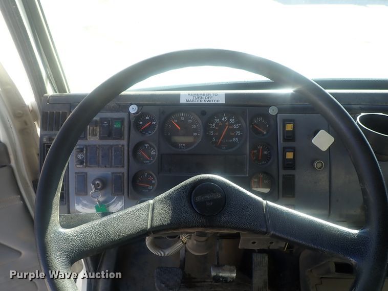 image for item DI7422 2000 Freightliner FL112  dump truck