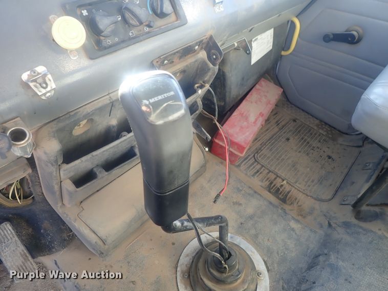 image for item DI7422 2000 Freightliner FL112  dump truck