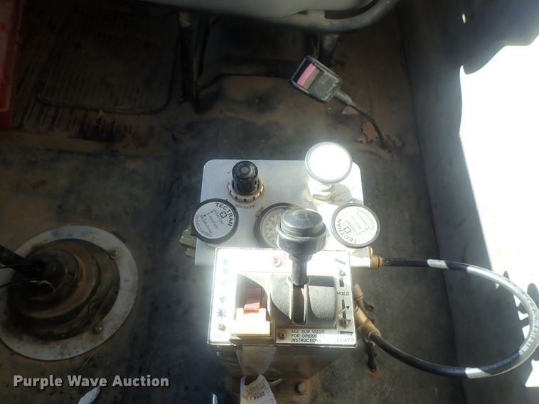 image for item DI7422 2000 Freightliner FL112  dump truck