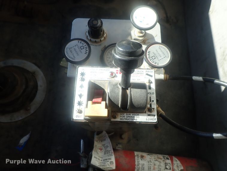 image for item DI7422 2000 Freightliner FL112  dump truck