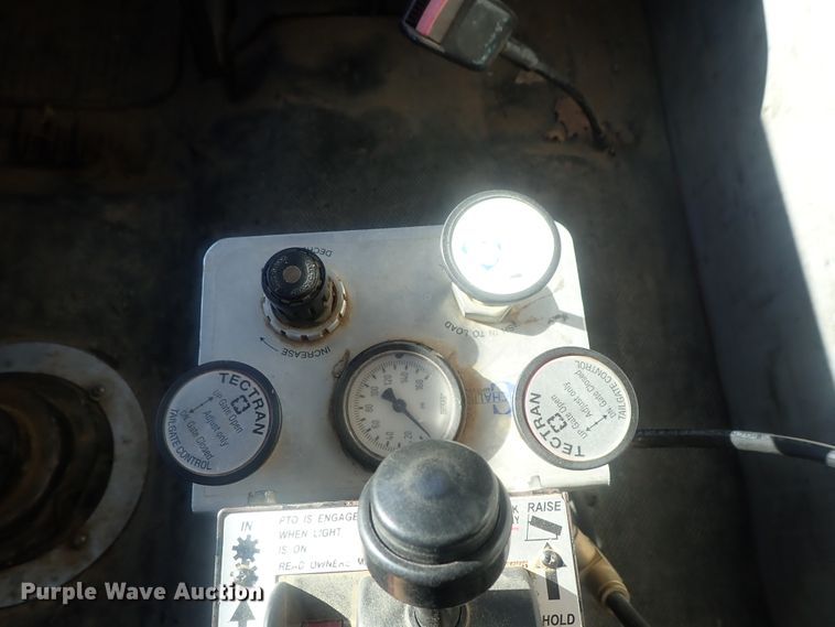 image for item DI7422 2000 Freightliner FL112  dump truck