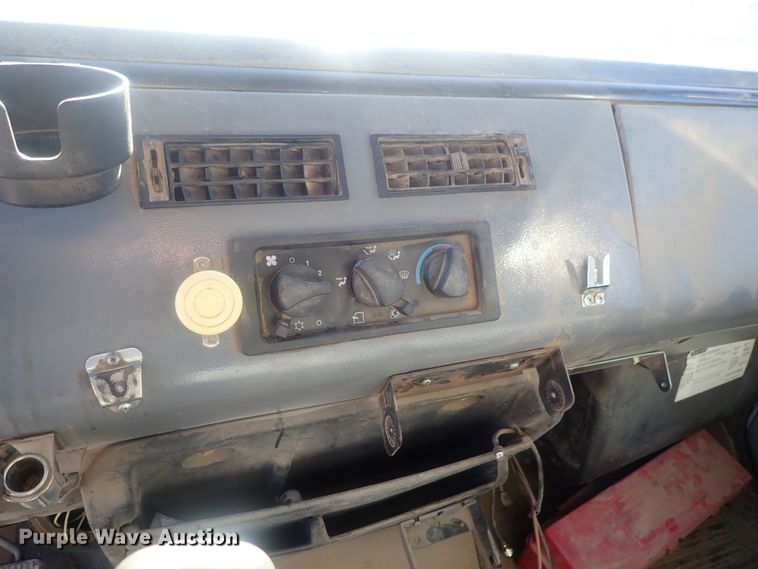 image for item DI7422 2000 Freightliner FL112  dump truck