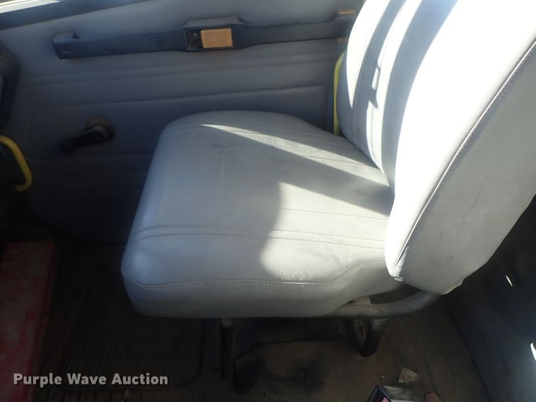 image for item DI7422 2000 Freightliner FL112  dump truck