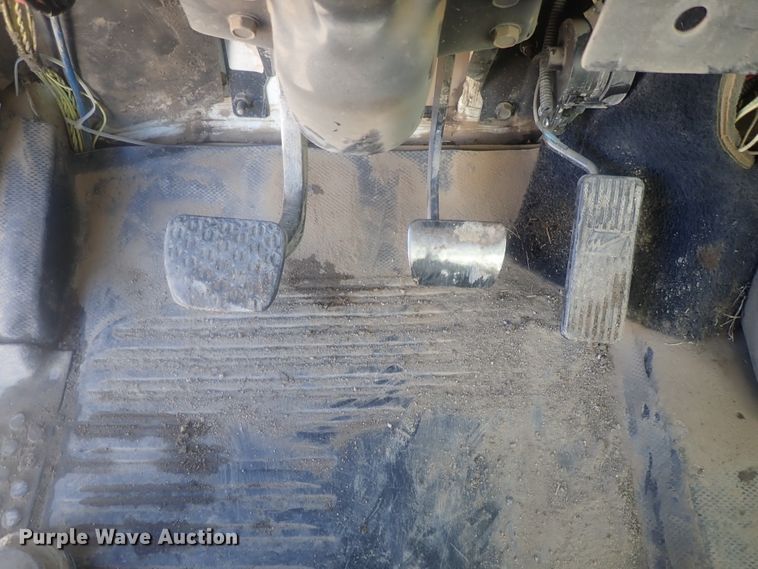 image for item DI7422 2000 Freightliner FL112  dump truck