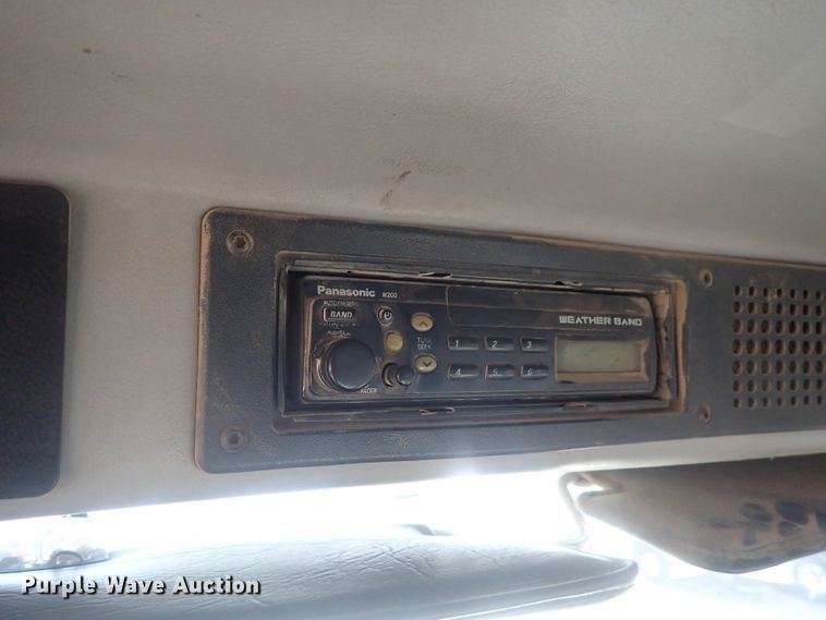 image for item DI7422 2000 Freightliner FL112  dump truck