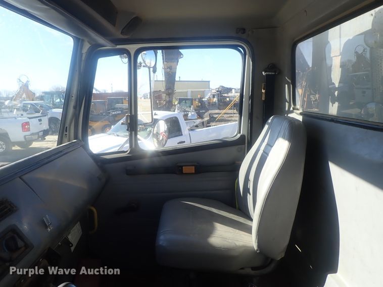 image for item DI7422 2000 Freightliner FL112  dump truck