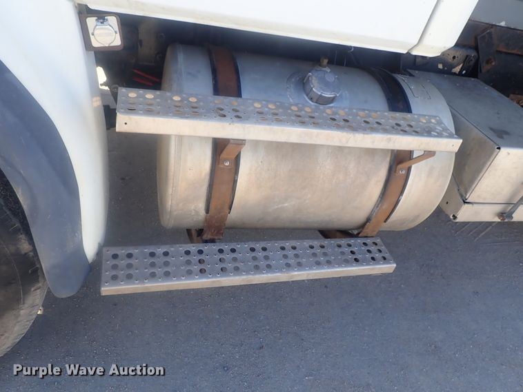 image for item DI7422 2000 Freightliner FL112  dump truck