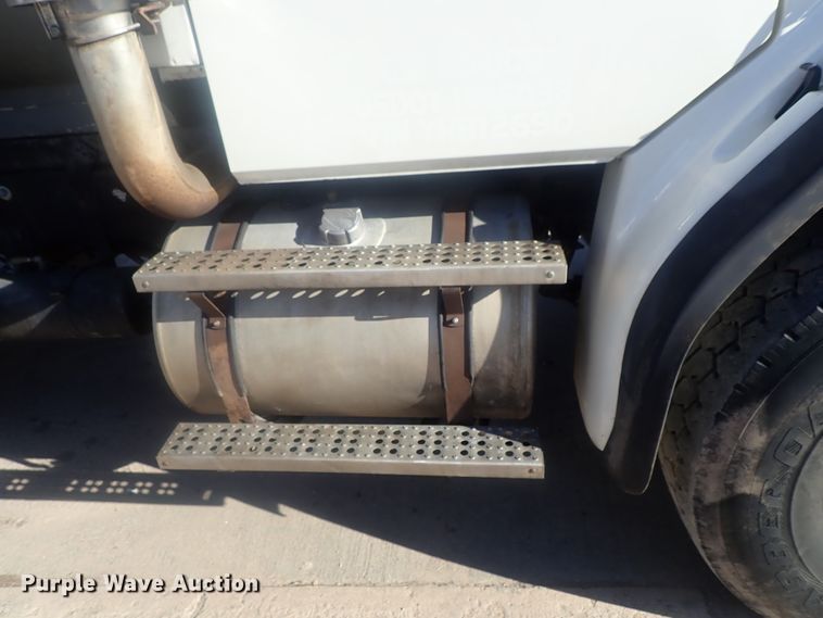 image for item DI7422 2000 Freightliner FL112  dump truck