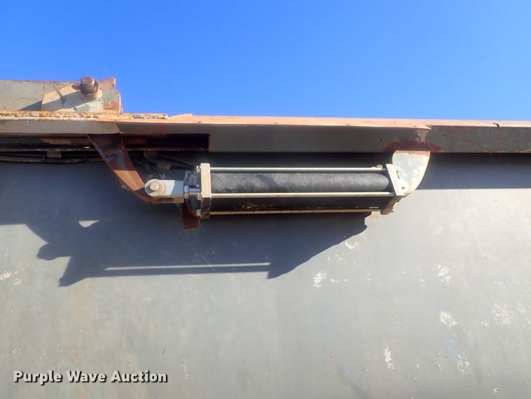 image for item DI7422 2000 Freightliner FL112  dump truck