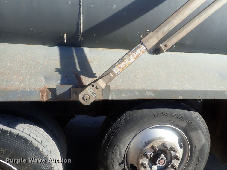 image for item DI7422 2000 Freightliner FL112  dump truck