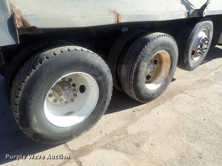 image for item DI7422 2000 Freightliner FL112  dump truck