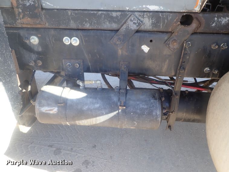 image for item DI7422 2000 Freightliner FL112  dump truck