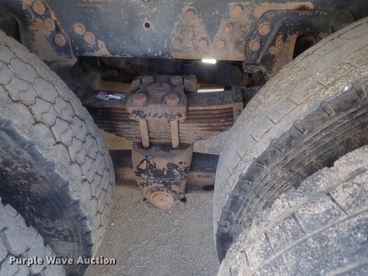 image for item DI7422 2000 Freightliner FL112  dump truck