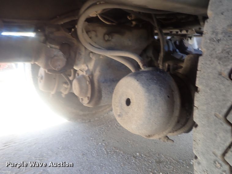 image for item DI7422 2000 Freightliner FL112  dump truck