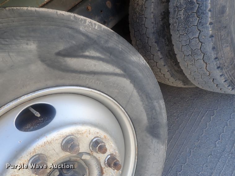 image for item DI7422 2000 Freightliner FL112  dump truck