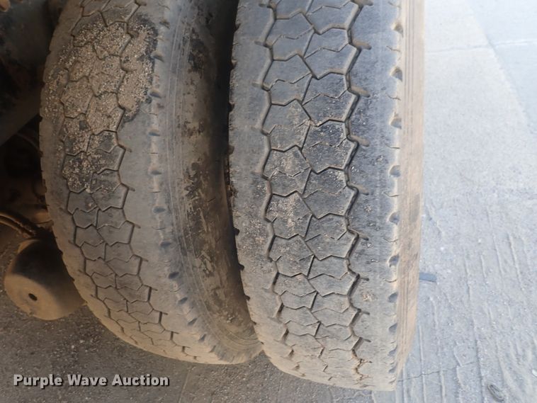 image for item DI7422 2000 Freightliner FL112  dump truck