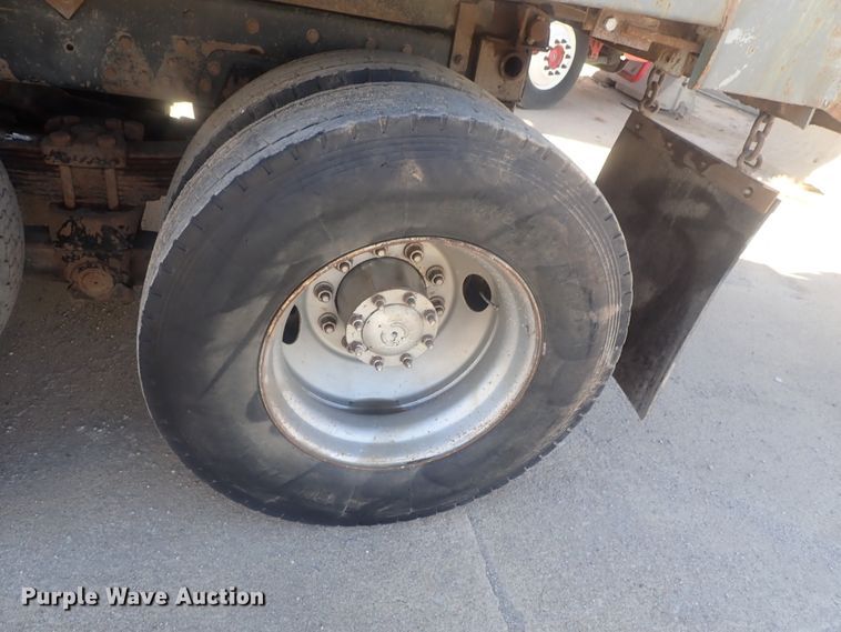 image for item DI7422 2000 Freightliner FL112  dump truck